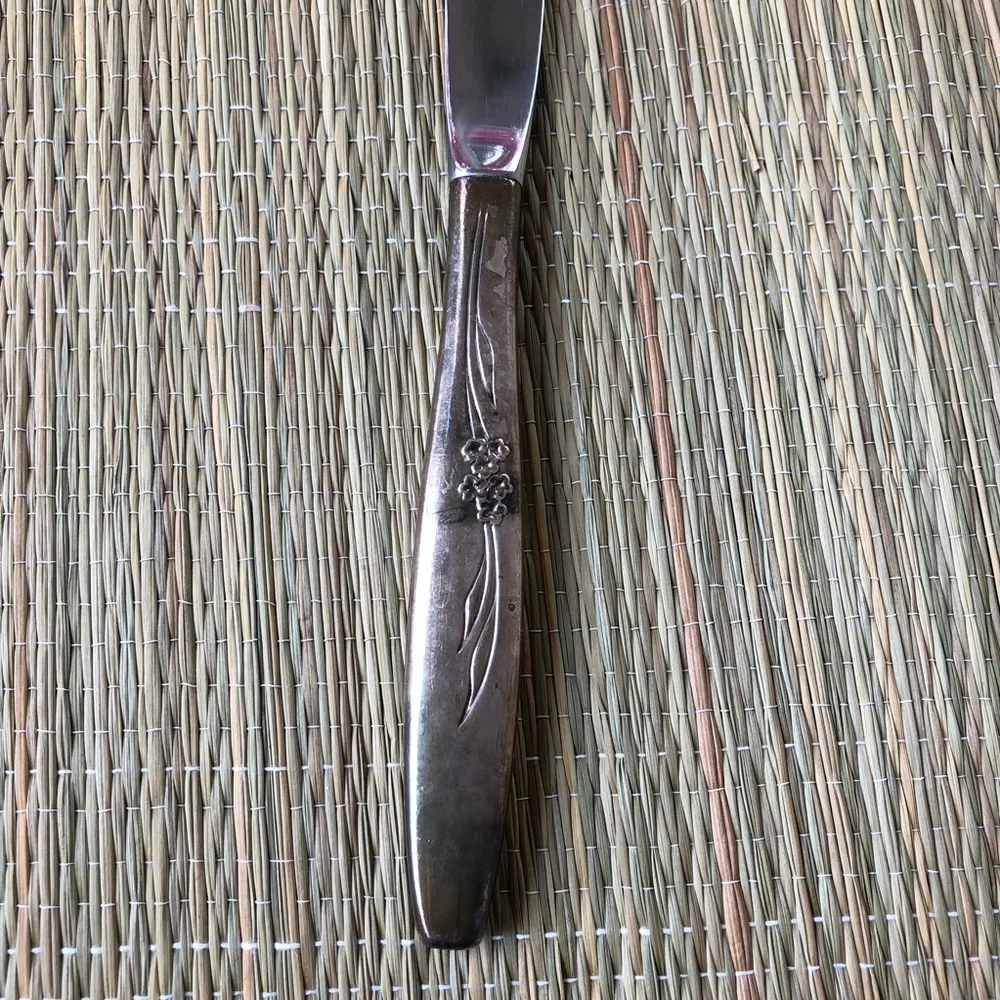 Set of 5 Vintage Shabby Silver Plate Knives